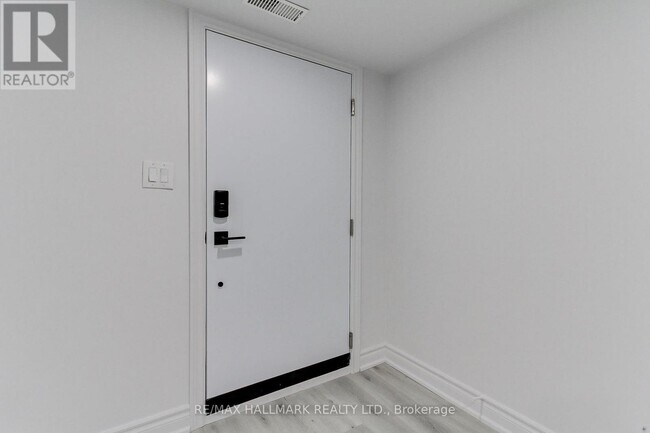 Photo - 25 Knowles Crescent