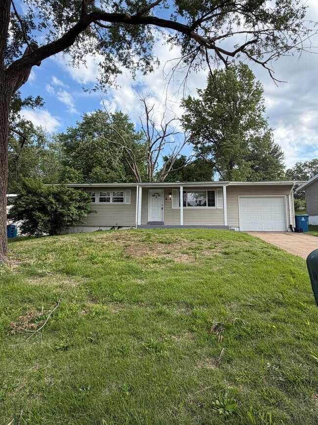 Photo - Spacious 3 Bedroom Rental - Ready for Immediate Move-in!