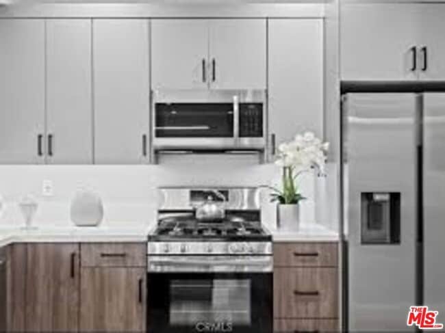 Photo - 14759 Friar St