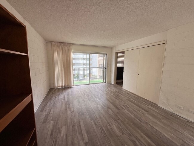 Photo - Fresh 2/1 Makiki Heights Condo with 1 Parking, Lanai, Pool, Open floor plan, & Walk-in closet Unit 309