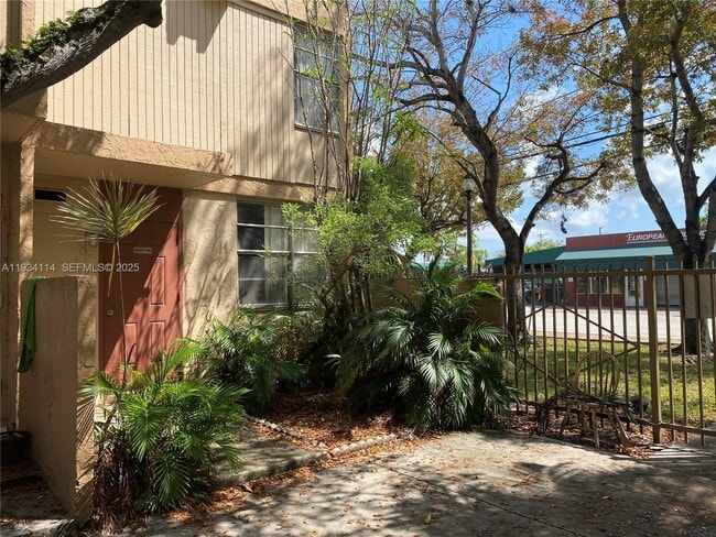 Building Photo - 5959 SW 69th St Unit 106