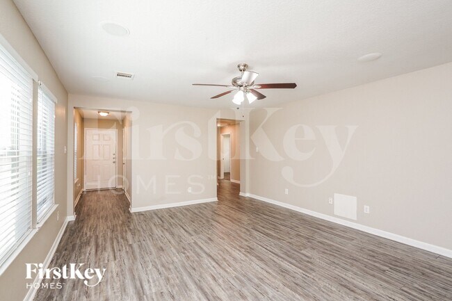 Photo - 6622 Hawthorne Falls Ln