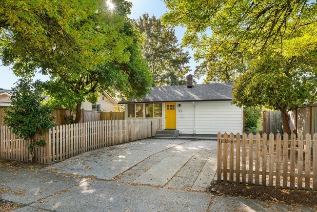 Photo - 123 Martin Luther King Jr Way