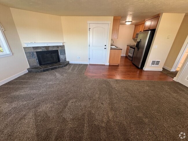 Building Photo - 2850 Newton Pl Rental