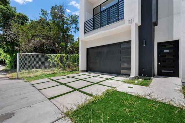 Photo - 1475 McKee St