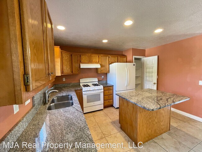 Photo - 4 br, 2 bath House - 3511 South Penny Cove