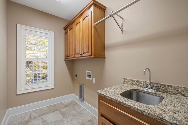 Photo - 137 Northington Woods Dr