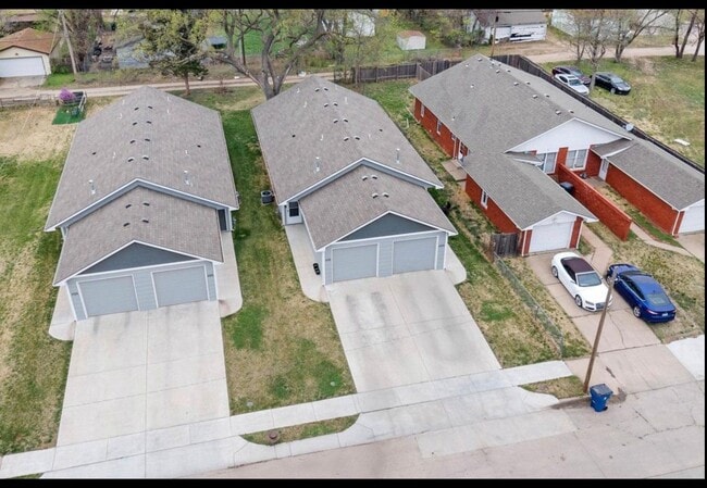 Photo - 1525 S Edwards Ave
