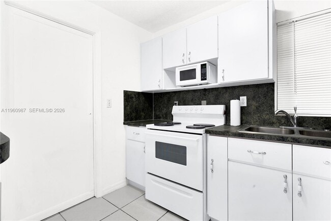 Photo - 630 SW 62nd Ave Unidad 2