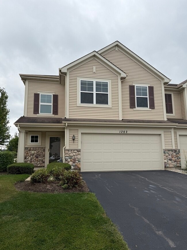 1282 Newport Cir