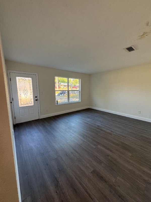 Photo - 213 Amellia Pl