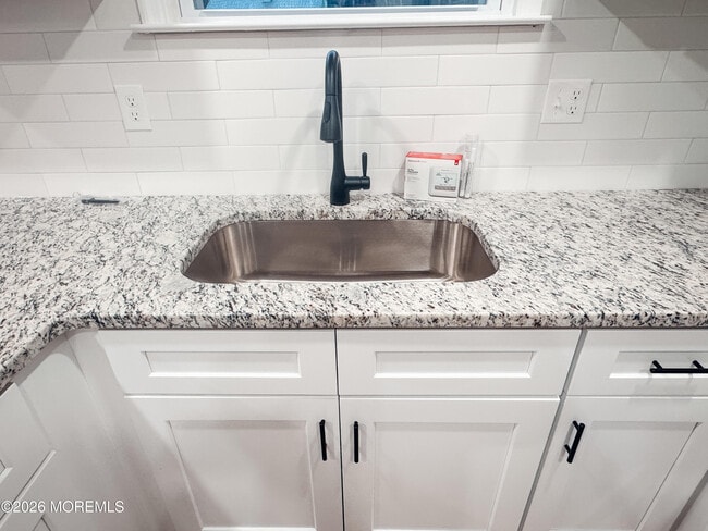 Photo - 827 Rogers St