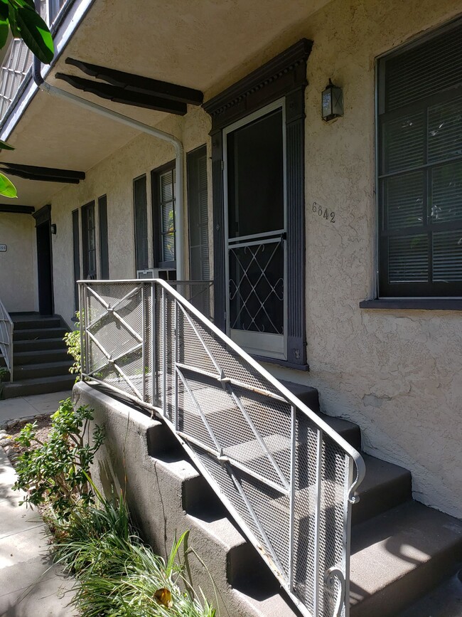 Porch - 6842 Camrose Dr Apartamentos Unidad 6842