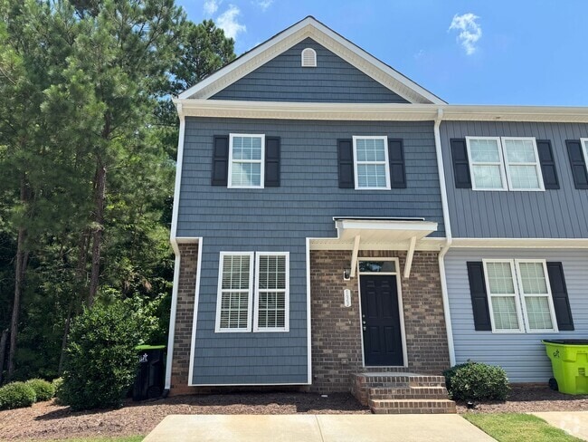 Building Photo - 3 bedroom/2.5 Bath End Unit Townhome in Ho...