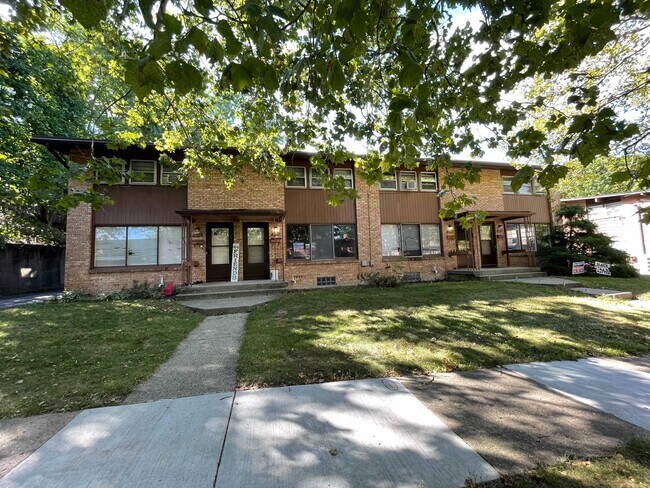 Photo - 914 Maybelle St NE