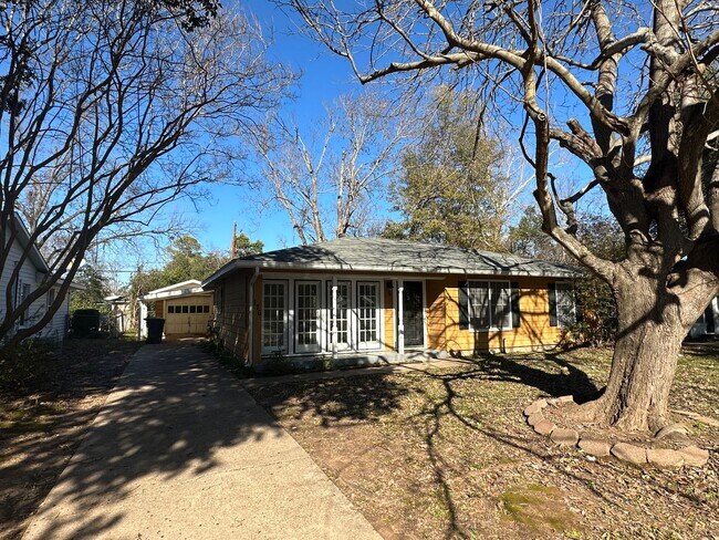 Beautiful 3 bedroom home in Broadmoor - Beautiful 3 bedroom home in Broadmoor
