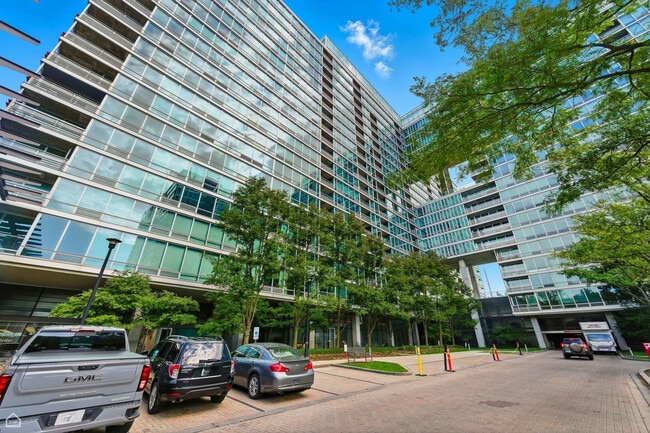 Photo - 9725 Woods Dr Unit 507