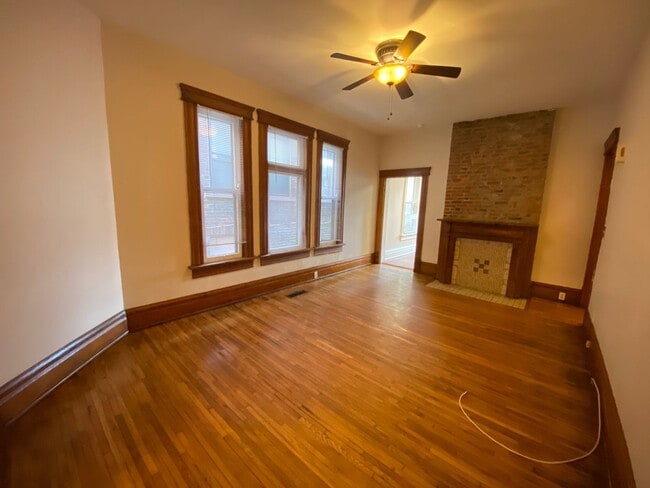 Photo - W 1st Ave 145-147 MLR Unidad 145