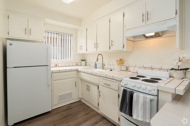 Studio - 345SF - Kitchen