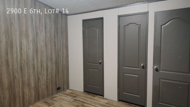 Photo - 2900 E 6th Ave