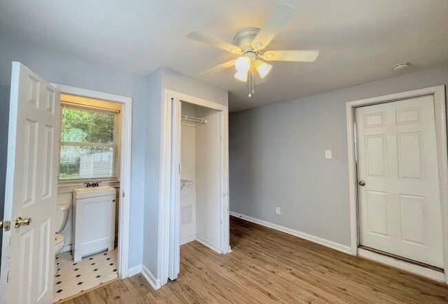 Building Photo - 1305 38th St Unit 1305 W 38th St  B