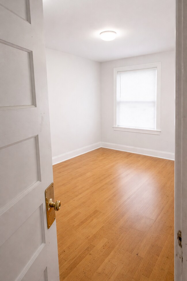 Photo - 808-810 University Ave SE Unit 808