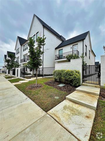 Building Photo - 696 W Main St Rental