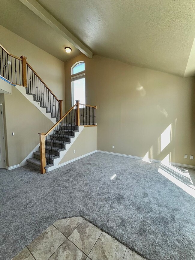 Photo - 6 Bedroom, 3.5 Bathroom Single Family Home in Layton Available June 1st!