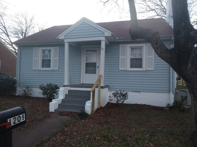 Cozy 2-Bedroom Home for Rent in Burlington! - Cozy 2-Bedroom Home for Rent in Burlington!