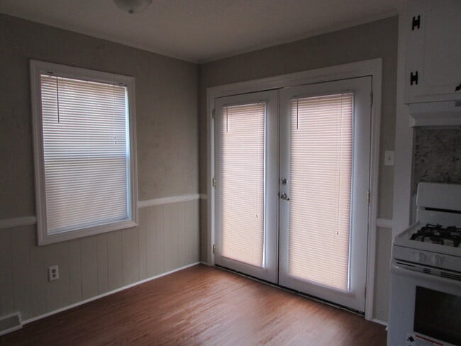 Photo - 310 E Parkwood St