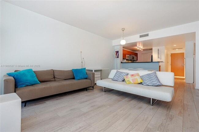 Photo - 253 NE 2nd St Unidad 1407