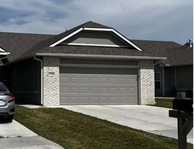 Building Photo - 8160 E 34th Ct S