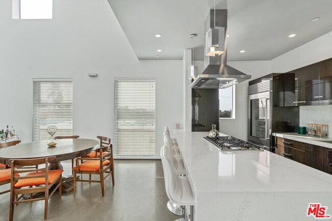 Photo - 611 N Bronson Ave Unidad 10