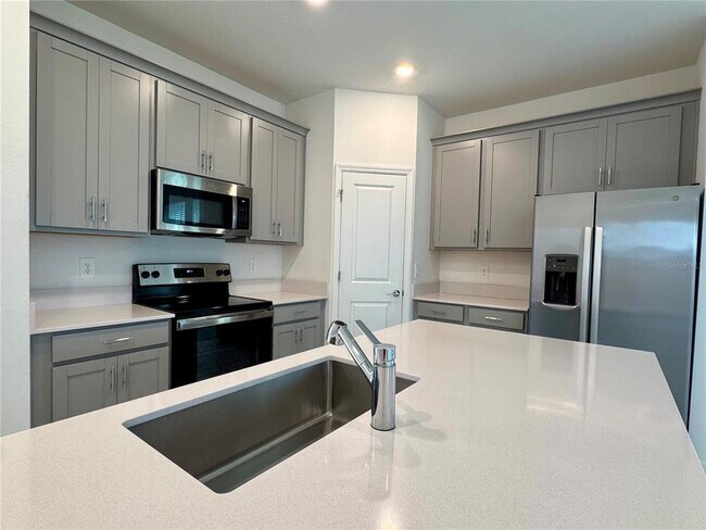 Photo - 6473 Pine Warbler Wy