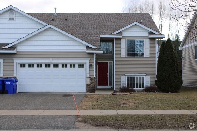 Building Photo - Adorable 2 Bed 2 Bath Duplex Rental