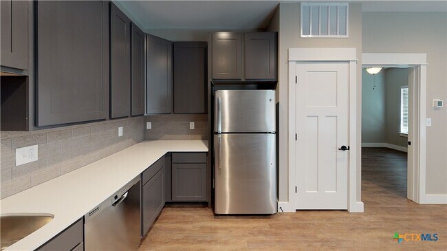 311 Craddock Ave Unit 102