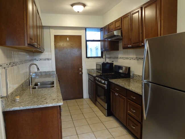 Photo - 5463 S Ingleside Ave Unit 3W