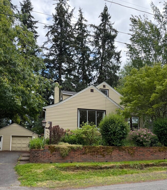 Building Photo - 5820 SW Nevada Ct