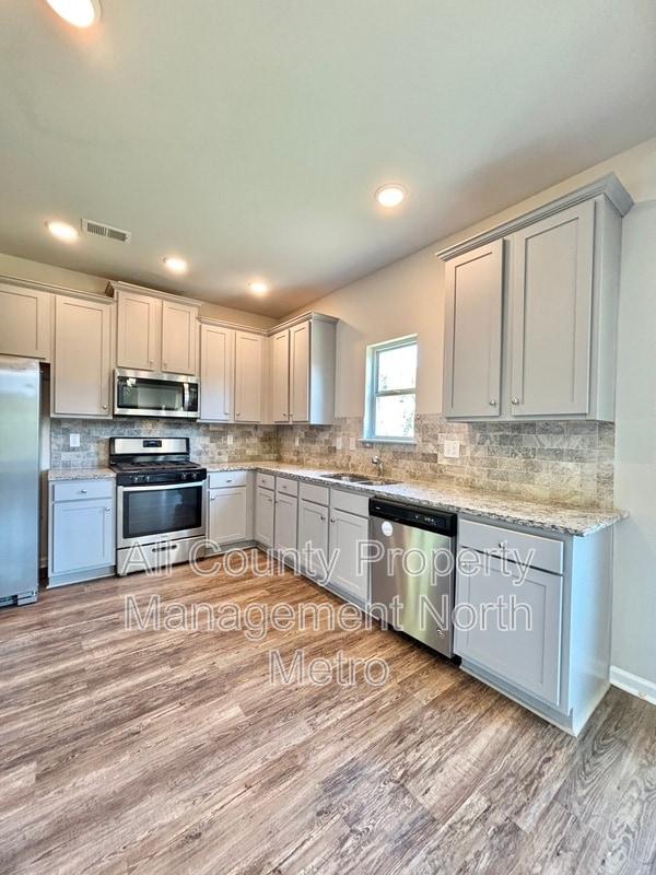 Photo - 212 Creek View Pl