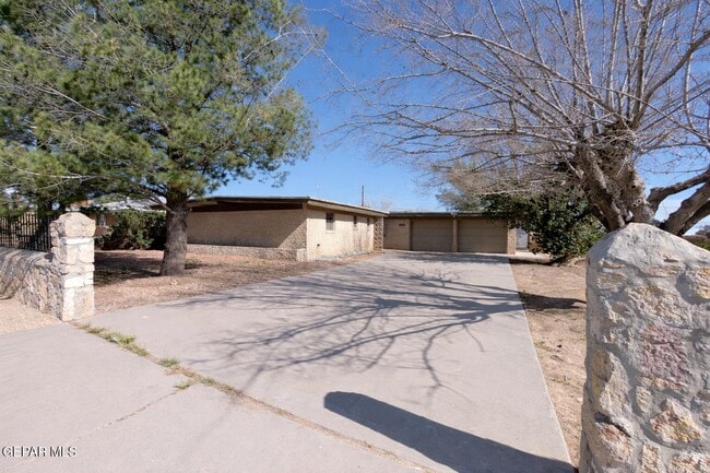 Building Photo - 410 9th St NE