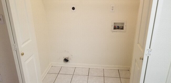 Photo - 3801 Hitchrock Dr Unit B