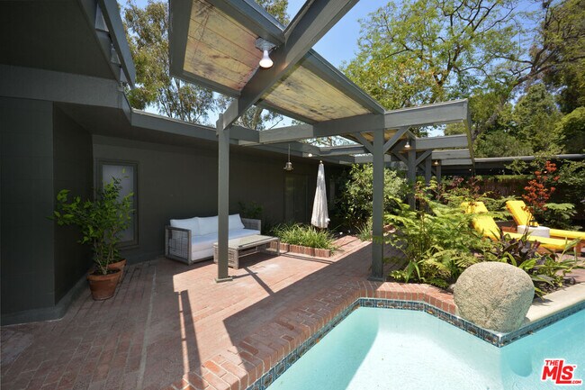 Photo - 1450 Davies Dr