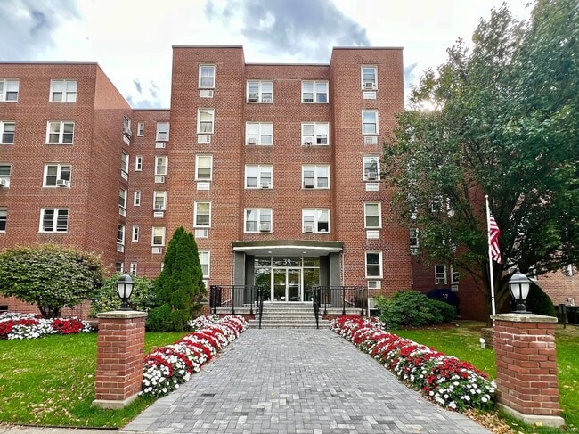 Building Photo - 39 Glenbrook Rd Unit APT 2U