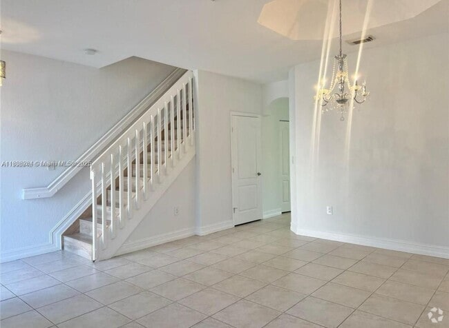 Building Photo - 15800 SW 92nd Ave Unit 14B Rental