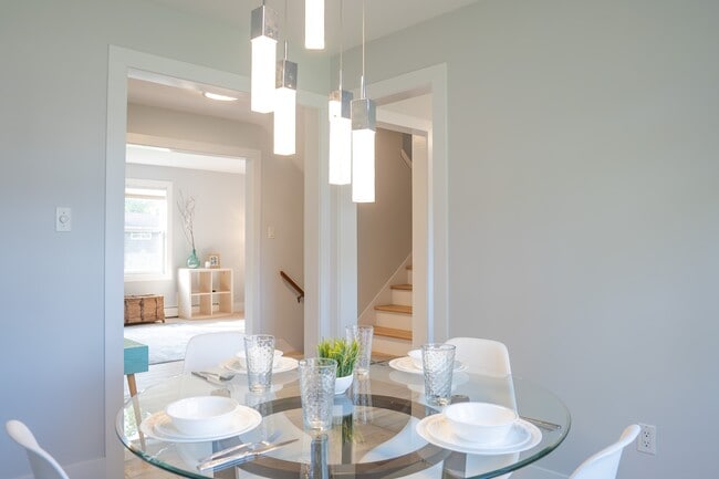 Photo - 36 Simcoe Pl