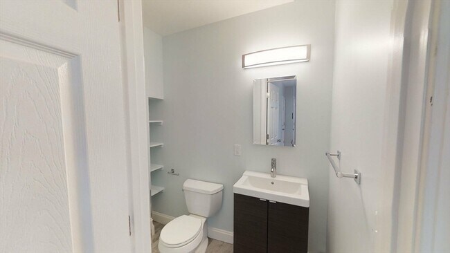 Photo - 836 Canterbury St Unit 2R