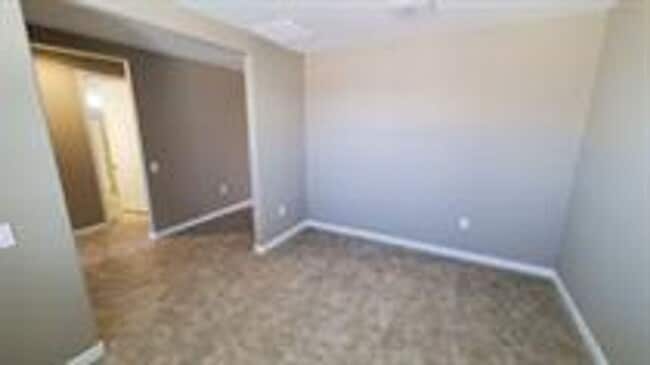 Building Photo - Single Family Home 3bedroom 2.5 baths