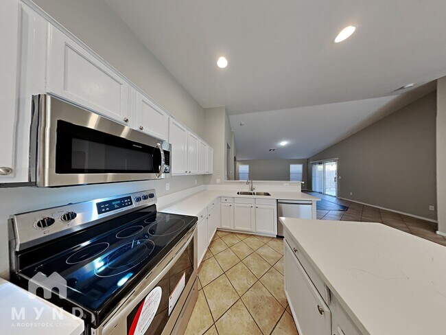 Photo - 813 S 125th Ave