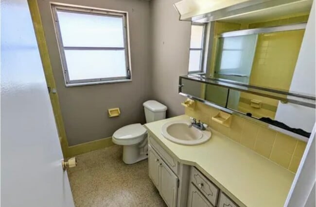 Photo - 8019 Portage Dr