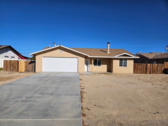 Building Photo - 3 bedroom / 2 bathroom house for RENT!